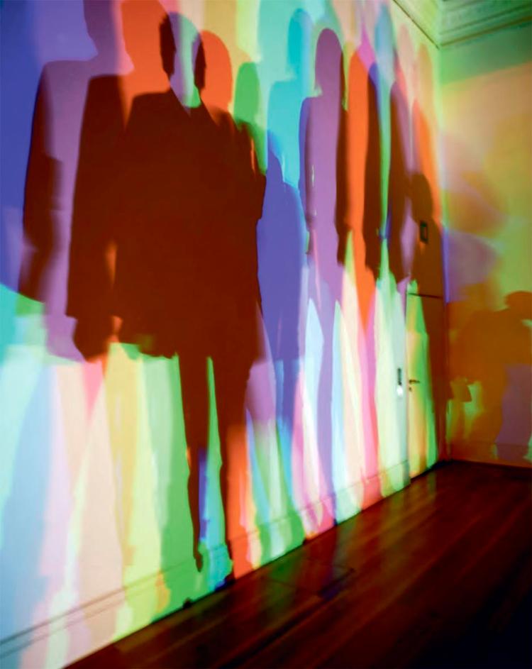 LYS! Vi skal skærpe vores sanser for at se lyset, er en af bogens pointer. Her er en af Olafur Eliassons kunstinstallationer. 