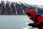 Sneskred. Arkivfoto fra Longyearbyen på Svalbard, der lørdag er blevet ramt af et stort sneskred. 