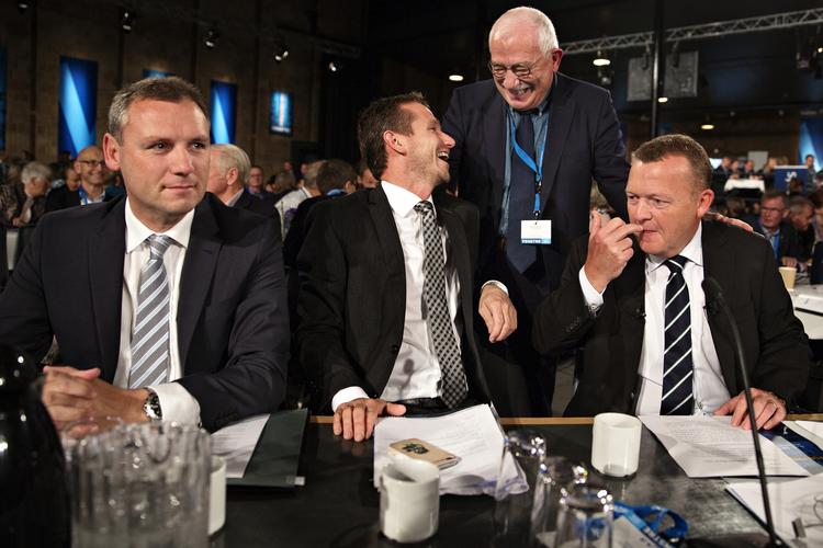 Landsmøde. Venstre har med små skridt flyttet sig væk fra sin fortid. Her er det fra venstre partisekretær Claus Richter, Kristian Jensen, Uffe Elleman Jensen og formand Lars Løkke Rasmussen på landsmøde i Herning. 