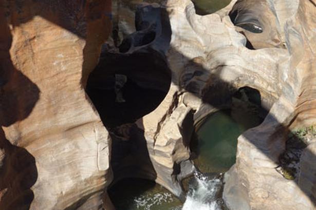 Bourke's Luck Potholes er opkaldt efter guldgraveren Tom Bourke, der i 1880'erne ledte efter guld her. Heldet var dog efter sigende ikke med ham. 