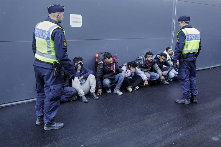 FLYGTNINGEKRISE. De svenske vismænd advarer mod indvandringen, der kan blive dyr, hvis ikke politikerne får styrket integrationen markant. 