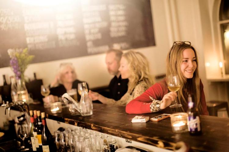 Kontrol. Den nyligt åbnede Vinskabet høstede en fornem anmeldelse her i avisen. 