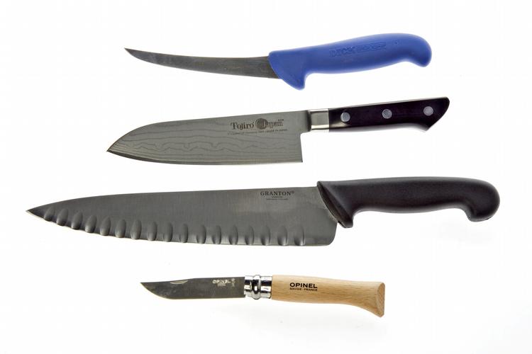Knive Den nye knivlov kritiseres for ikke at være en positiv nyhed for bedstefædre, der bare gerne vil gå med en lommekniv uden et »anerkendelsesværdigt formål«. 
