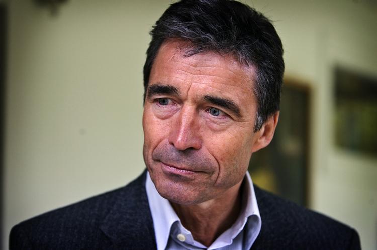 Rokade. Anders Fogh Rasmussen, da han var statsminister. Siden blev han generalsekretær for Nato og nu som medejer af sit eget konsulentfirma rådgiver for Goldman Sachs. 