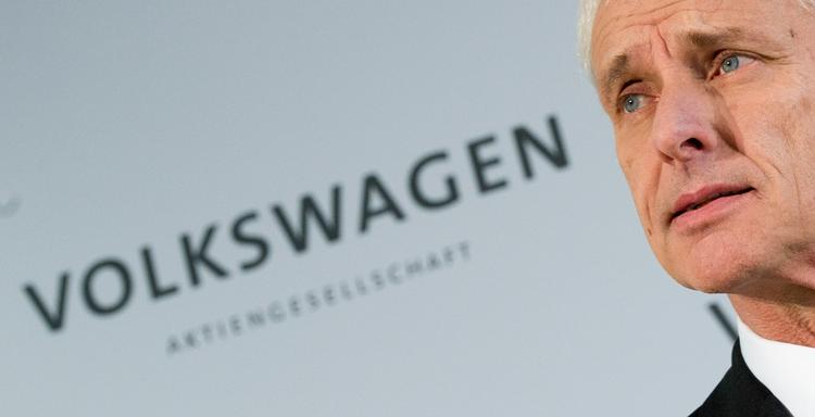 chefen. Matthias Müller blev hevet ind som ny topchef, efter dieselskandalen brød ud. Nu er han ikke længere chef for 'Das Auto', men bare for 'Volkswagen'. 