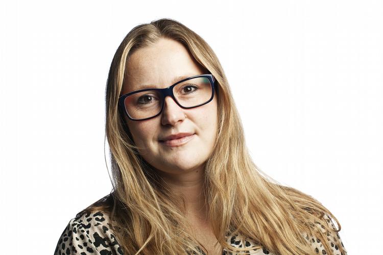 Sjovt. Det er ikke hver dag, at man får  lov at skrive ting som »Kusse eller kaos« og »Skedeprutter er glade prutter«, fortæller Ditte Giese. 