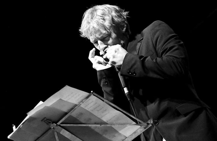 leg. Mathias Heise blev kåret til Årets Nye Jazznavn i år. Nu har mundharpespilleren sendt et legende album på gaden med gruppen Quadrillion. 