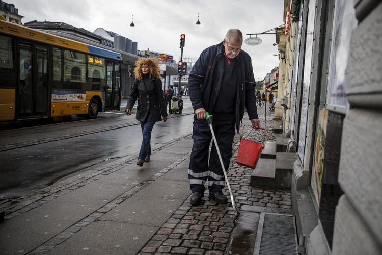Jobskifte. Ejendomsinspektør Per Mortensen, 58, lod sig i sommer fyre efter en konflikt med sin chef om sommerferie. Han var sikker på at kunne finde et andet job.Det lykkedes også at blive ejendomsinspektør et andet sted efter tre måneders arbejdsløshed. 