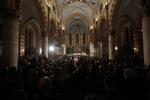 Anholdelser. Imens katolikker i går var til gudstjeneste i Sarajevos storslåede katedral, blev otte mistænkte for at planlægge et stort terrorangreb i byen nytårsaften varetægtsfængslet i 30 dage. 