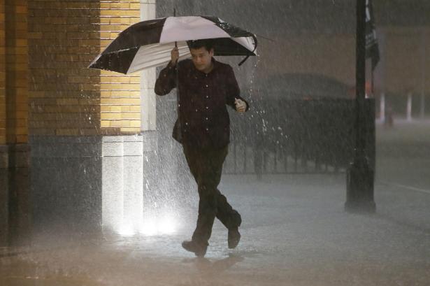 Med tornadoerne i Texas har mindst 25 mennesker mistet livet som følge af uvejr i de amerikanske sydstater i juledagene. Også i Tennessee, Mississippi, Alabama og Arkansas har uvejret kostet liv. 