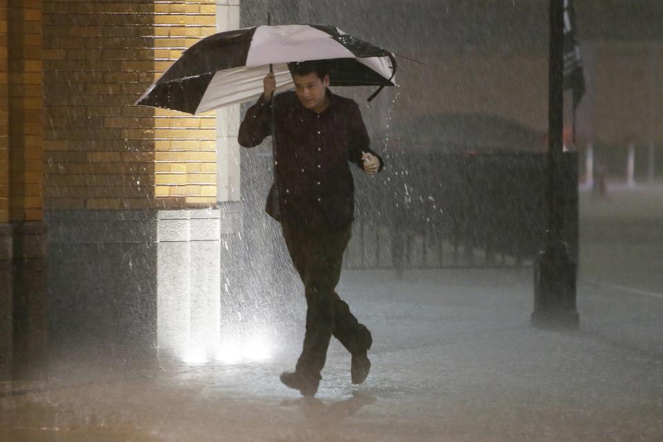Med tornadoerne i Texas har mindst 25 mennesker mistet livet som følge af uvejr i de amerikanske sydstater i juledagene. Også i Tennessee, Mississippi, Alabama og Arkansas har uvejret kostet liv. 