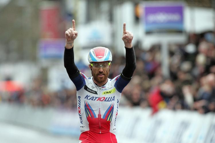Dopet. Luca Paolini blev snuppet med kokain i blodet under sommerens Tour de France. Han benægtede alt, men kryber nu til korset. 