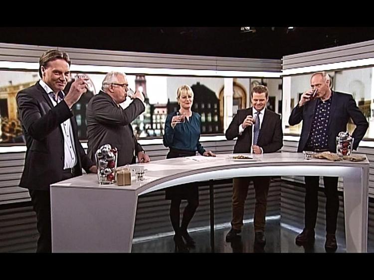 Tomgang. De politiske kommentatorer holdt 'julefrokost', hvor de bortforklarede fejlskøm, der 'i virkeligheden' viste sig slet ikke at være fejlskøn. Vistnok. 