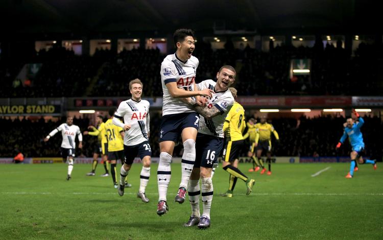 Drama. Tottenham fik dommerhjælp til sidst, da Son Heung-Min satte et flot mål ind efter at have stået offside. 