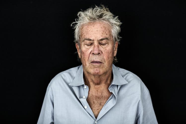 Spørgejørgen. Radiobrevkassen med Jørgen Leth sendes fra Haiti, hvor forfatteren bor det meste af tiden. 