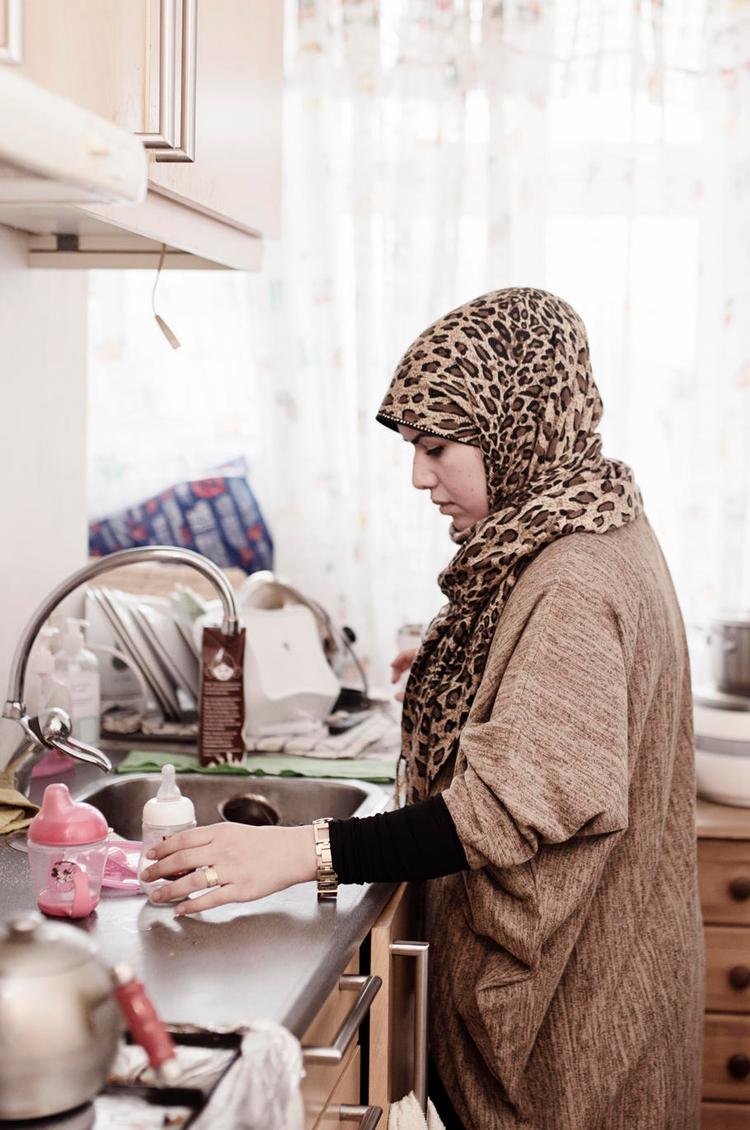 Budgetmad. Karama Al Okbe får sin kontanthjælp til at række til arabisk mad til seks personer hver måned. 