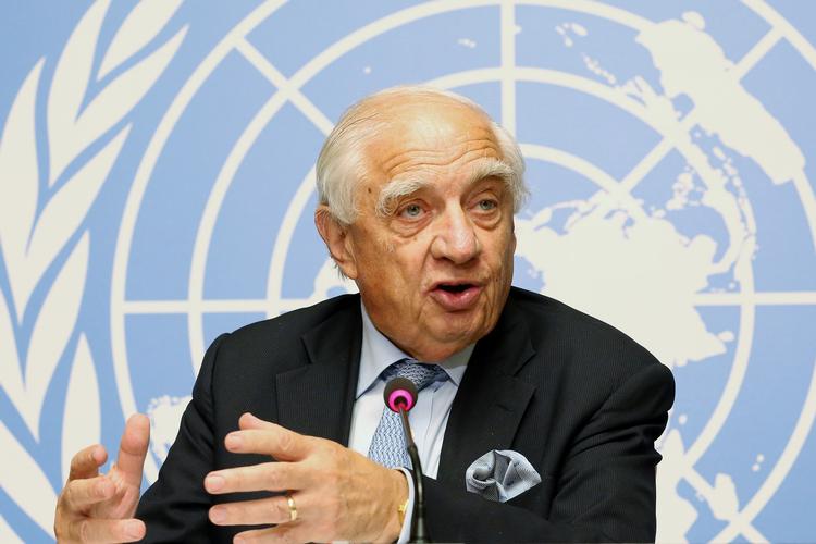 Uenig. FN-repræsentant Peter Sutherland advarer imod at ændre på flygtningekonventionerne, for at sikre at vi ikke kommer til at reducere de enkelte landes forpligtelser istedet for at øge dem. 