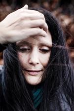 Senfølger. Hver aften skriver Randi Bindsløv lister over, hvad hun skal lave næste dag, så hun har den at støtte sig til, når hun vågner. 