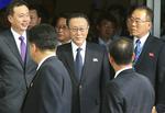 Mægler. Kim Yang-gon (i midten) var højtstående embedsmand i Nordkoreas regerende arbejderparti og stod for landets relationer med Sydkorea. 