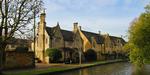 Bourton-on-the-Water. En perfekt lille tidslomme af barnabysk karakter et par timer eller tre fra metropolen London. 