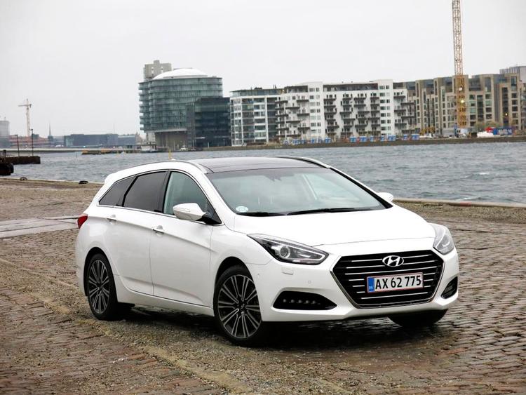 OPGRADERET. Hyundai i40 har netop fået et facelift, der bl.a. medfører en ny og større kølergrill. Foto: Allan Graubæk 