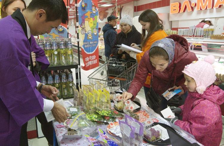 bakgear. Rusland er hårdt ramt af sanktioner og faldende oliepriser. Det russiske bruttonationalprodukt voksede kun 1,3 procent i 2013, 0,6 procent i 2014 og skrumper efter alt at dømme 3,8 procent i år. Foto: AP 