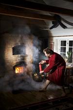 Brændeskur. Livskvalitet hænger sammen med brændestabling for chokolademager Mikkel Friis-Holm. 