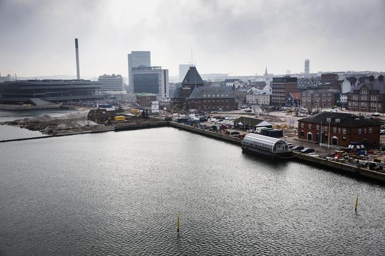 Sikkerhed. En mand druknende ved juletid i Aarhus Havn. Hvert år drukner i gennemsnit ti personer i forbindelse med færdsel i havneområder i Danmark 