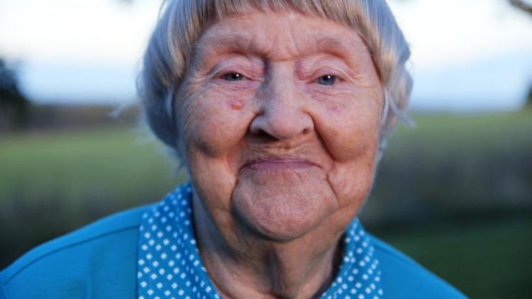 Bjørnetjeneste. De medvirkende i DR's dokumentar har alle været ofre for åndssvageforsorgens velmende stratigi mod psykisk udviklingshæmmede. 