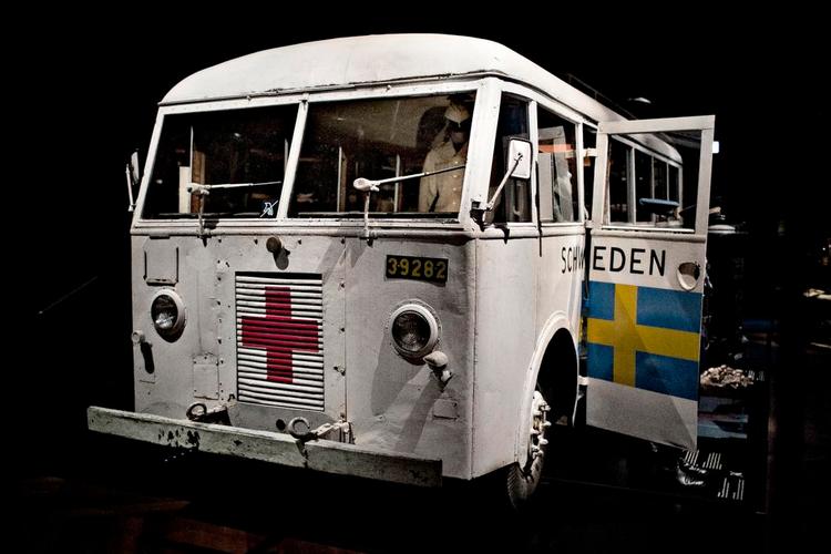 Svanesang. Udstillingen 'De Hvide Busser' om redningen af fanger fra nazisternes koncentrationslejre bliver den sidste af sin slags. Nationalmuseet har afskaffet sine særudstillinger på grund af besparelser. 