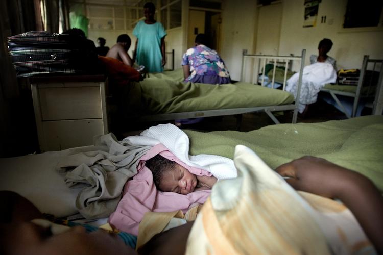 Besparelser. Ifølge FN's befolkningsfond, UNFPA, vil de kommende nedskæringer, som adskillige europæiske donorer har annonceret, ramme kvinder og børn hårdt. 