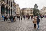 terrorfrygt. Turister besøger Grand Place i Bruxelles. Byen har besluttet at aflyse årets nytårsfest på grund af truslen for terrorangreb. 