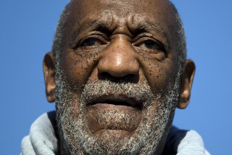 Anklaget. Han var ellers kendt og elsket som 'America's Dad', men de seneste år har historien om Bill Cosby været en lang nedtur og givet Cosby et mere og mere blakket ry som formodet voldtægtsforbryder. 