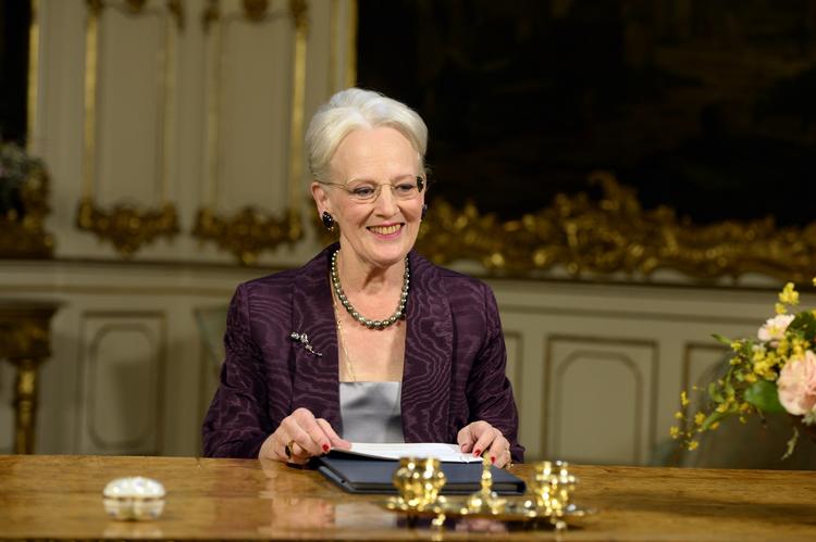 Taler. I dag skal dronning Margrethe holde nytårstale for 44. gang. Men hvad mon hun siger? 