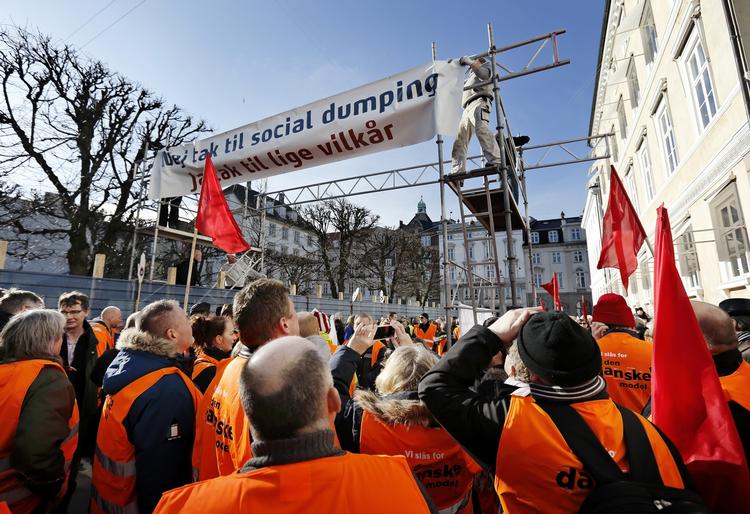 Vilkår. Billedet her er fra en demonstration mod flyselskabet Ryanairs ansættelser uden overenskomst. 