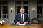 Nytår. Statsministeren Lars Løkke Rasmussen under hans nytårstale optaget til tv i Statsministerens embedsbolig Marienborg. Men nu har Løkke lagt en alternativ tale på Facebook. 