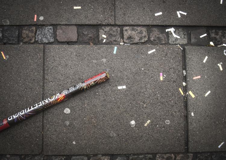 FEjring. Oprydning og efterladenskaber efter nytårsaften. Flere børn kom i år til skade med fyrværkeri. 