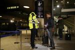 Kontrol. Siden midnat har alle togrejsende mellem Danmark og Sverige skulle vise id på stationen i Kastrup. En nyhed, som er nået flere udenlandske medier. 