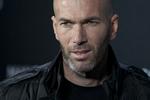 Tilbage. Efter en imponerende karriere i den hvide trøje vender Zinedine Zidane tilbage til Santiago Bernabeu i en ny rolle. 