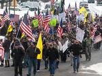 Protest. Demonstranter marcherer til støtte for de to mænd – Dwight og Steven Hammond – der har fået deres straffe forlænget med yderligere 4 år. Foto: Les Zaitz/The Oregonian/AP 