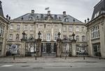 Fest. Det var her i Odd Fellow Palæet, festen fandt sted. Fra Palækontoret understreges det, at man ikke havde noget med afviklingen af den kaotiske fest at gøre. Det var en gruppe af freelance-festarrangører, der havde lejet sig ind i palæet. 