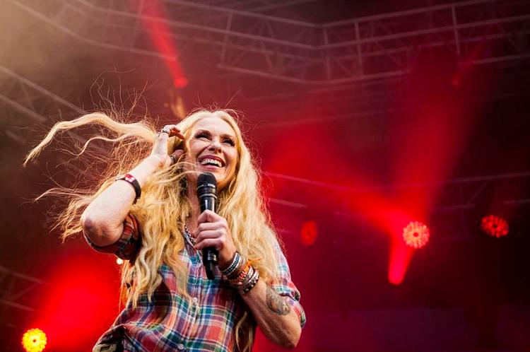 Superstar. Sanne Salomonsen har i flere årtier været en af dansk rockmusiks absolutte stjerner. Her optræder hun ved en koncert under Skanderborgfestivalen. 