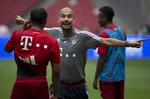 engageret. Træner Pep Guardiola (midt) har ført sine tidligere klubber, Barcelona og Bayern München, frem til store titler. 
