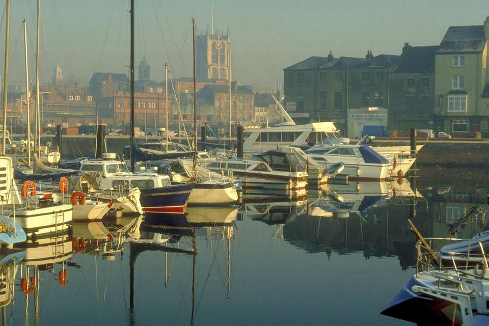 Hull lligger ved floden Humber. Det benytter mange bådejere sig af. 