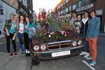 Alt kan ske under Freedom Festival i september og oktober. Her en Jaguar omformet til blomsterbed. 