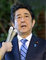 Bekymret. Japans premierminister, Shinzo Abe, taler til journalister i Tokyo, efter Nordkorea har offentliggjort en prøvesprængning af en brintbombe. 