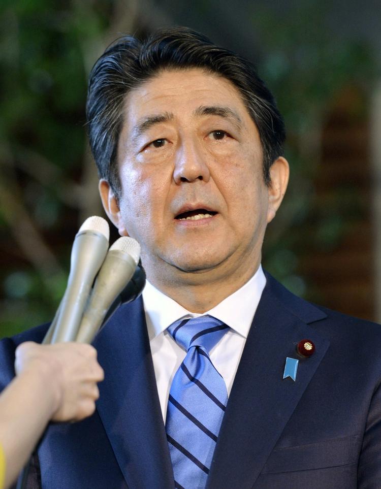 Bekymret. Japans premierminister, Shinzo Abe, taler til journalister i Tokyo, efter Nordkorea har offentliggjort en prøvesprængning af en brintbombe. 