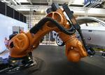 Udvikling. Den stigende brug af robotter og teknologi i produktionen stiller nye krav til uddannelse og arbejdsmarkedet i Danmark, mener professor i Økonomi. 