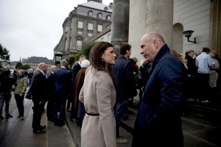 Politikerløn. Grundlaget for Vederlagskommissionens udspil falder sammen. Venstres Søren Gade er heller ikke for eventuelle lønstigninger. 