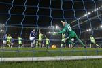 Mål. Evertons Ramiro Funes Mori sætter bolden ind forbi Manchester Citys målmand Wilfredo Caballero. 